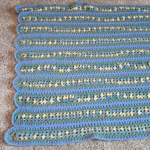 Hand crocheted blue and yellow scalloped edge 58" X 38" afghan throw - Picture 4 of 5